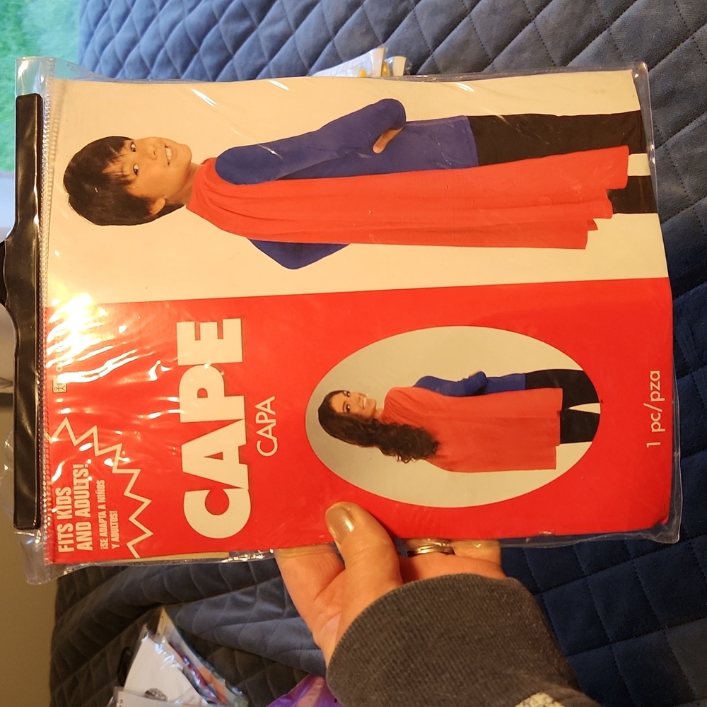 Red Cape ☆ Fits Adults and Children !   ☆ Brand New in Original pkg